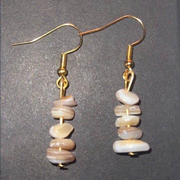 🔴Handmade Agate Crystal Chip Earrings🪨 - Picture 3 of 4